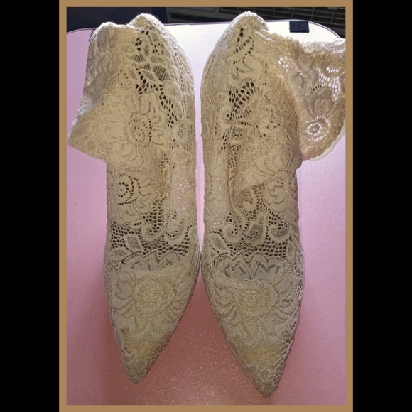CHARLES DAVID LACE HEELS/BOOTIES-SIZE 5 1/2-GREAT - Picture 5 of 7